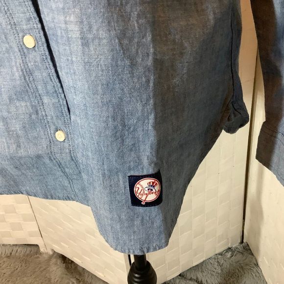 Nwt Levi's blue NY Yankees embroidered MLB blouse size medium - Picture 5 of 10